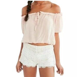 URBAN OUTFITTERS / KIMCHI BLUE Shorts White Lace Boho Crochet High Waisted, 2